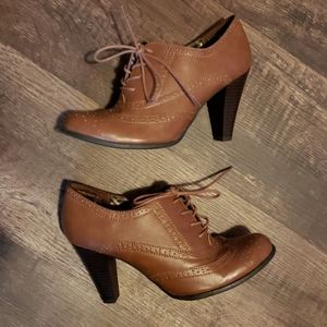 American Eagle brown boots size 9
